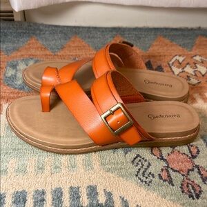 Baretraps Women's Orange leather  Sandals/Slides/thongs Sz 8
